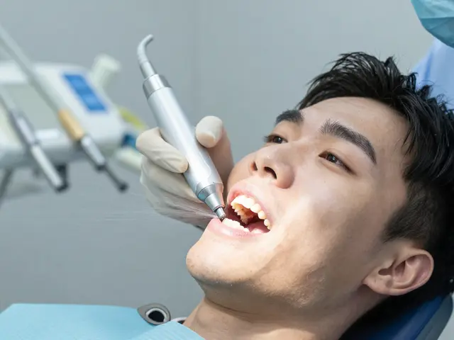 Jak čistit zuby ultrazvukem: průvodce bezpečnou a účinnou hygienou