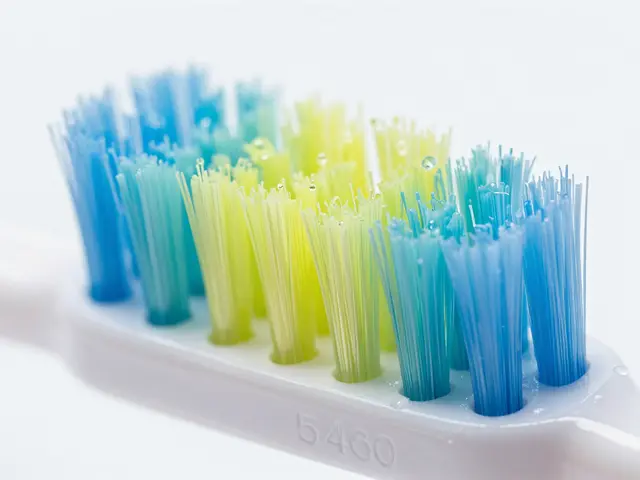 Curaprox kartáčky: Který vybrat a jak správně čistit zuby?